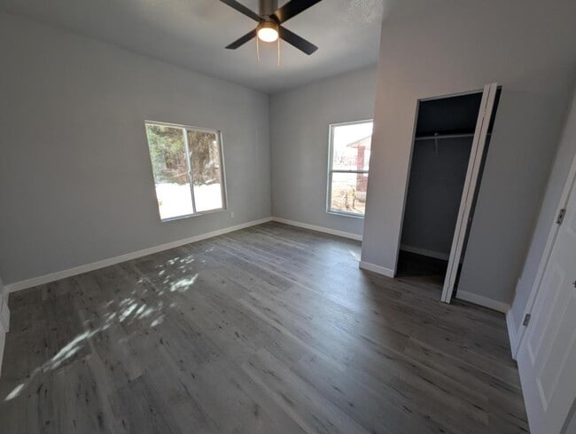 Building Photo - 323 N 4th St