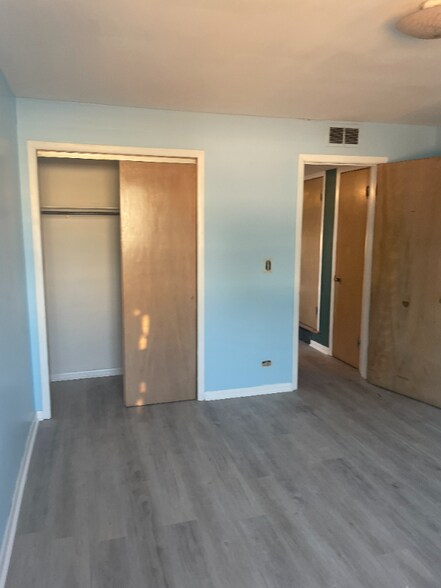 Building Photo - 4233 Ridge Rd