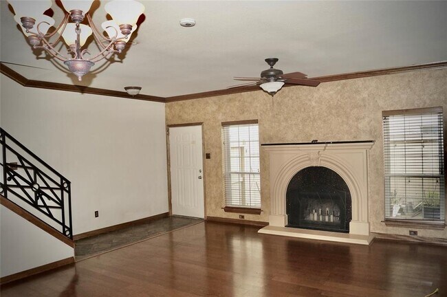 Building Photo - 3018 Holly Hall St