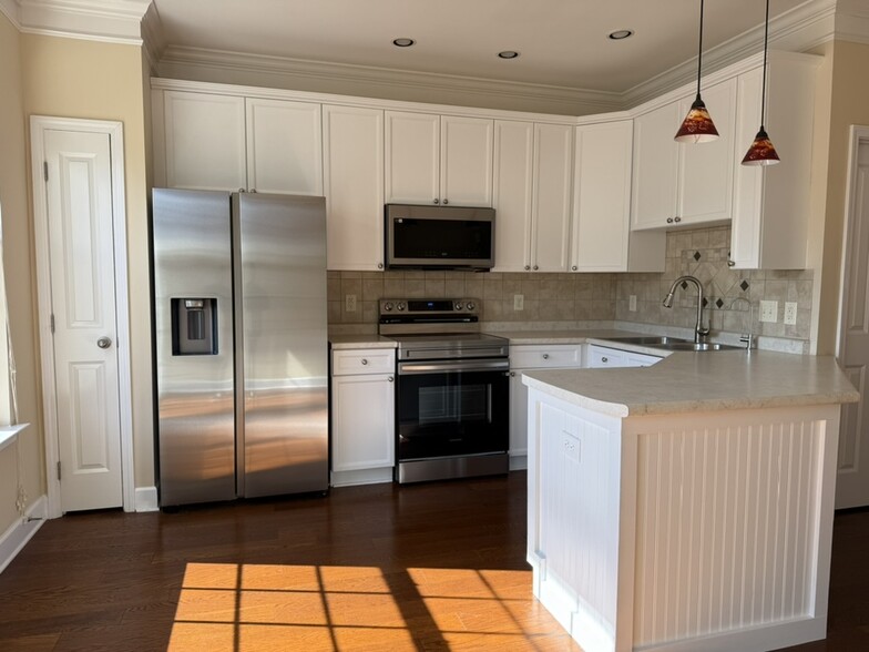 Kitchen, all new appliances - 8236 Lenox Creekside Dr