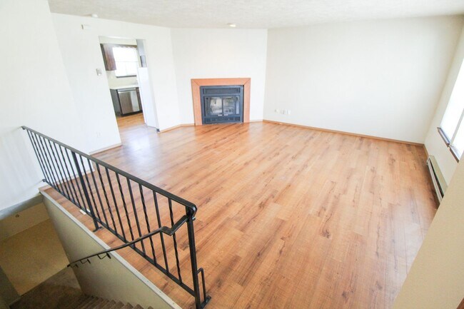 Building Photo - 723 E Broad Ave