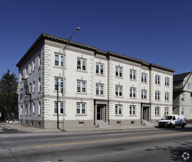 Building Photo - Elmwood Avenue Apartments