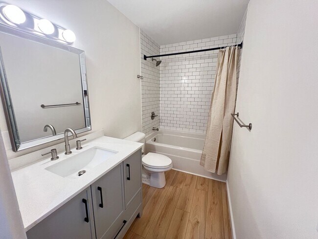 Building Photo - Pet Friendly, Remodeled Home in North Myrtle Beach! Three bedrooms, Available NOW!