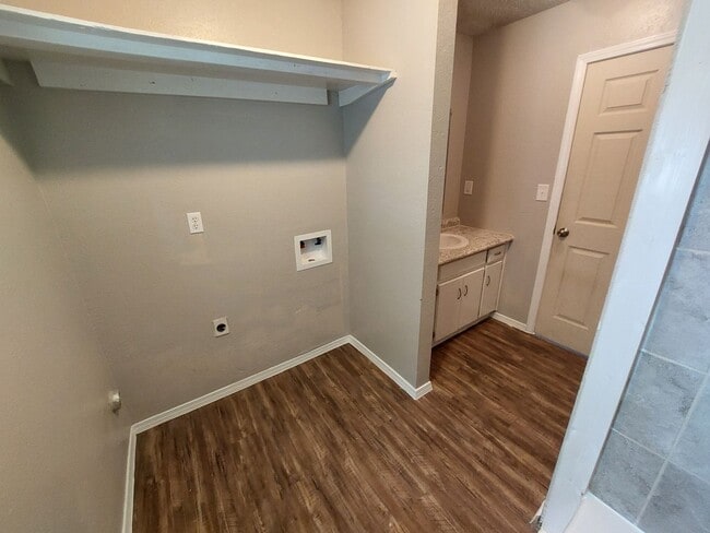 Building Photo - 301 N Louisiana St