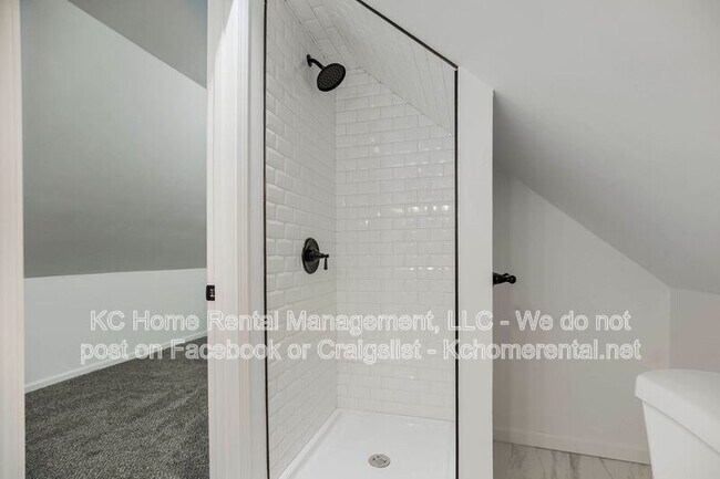 Building Photo - 7219 Chestnut Ave