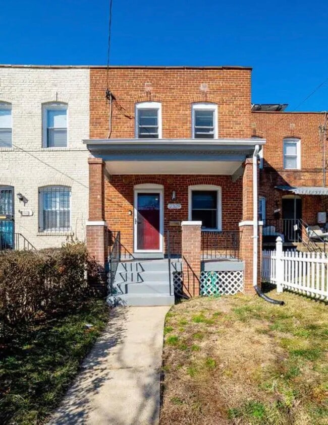 Building Photo - 2329 14th Pl SE