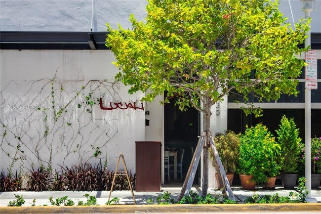 Building Photo - 1800 Sunset Harbour Dr