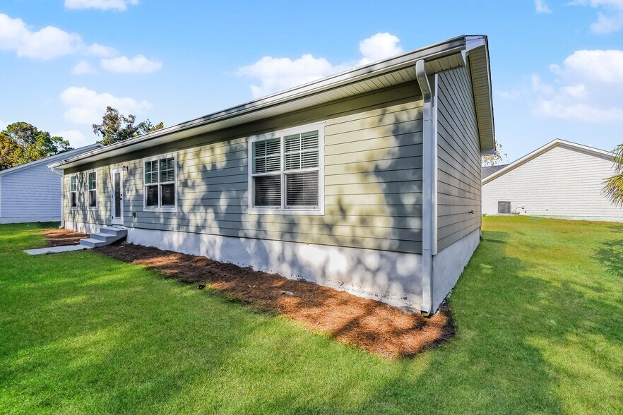 Building Photo - 67 Greyfield Dr