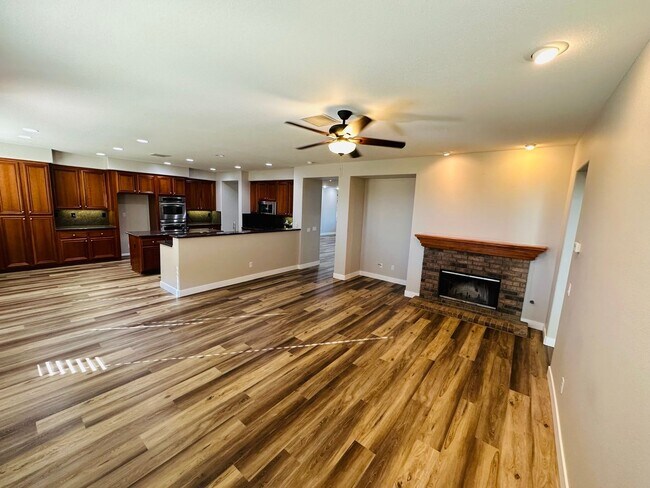 Building Photo - Oversized 5 bedroom Copper Canyon Murrieta...