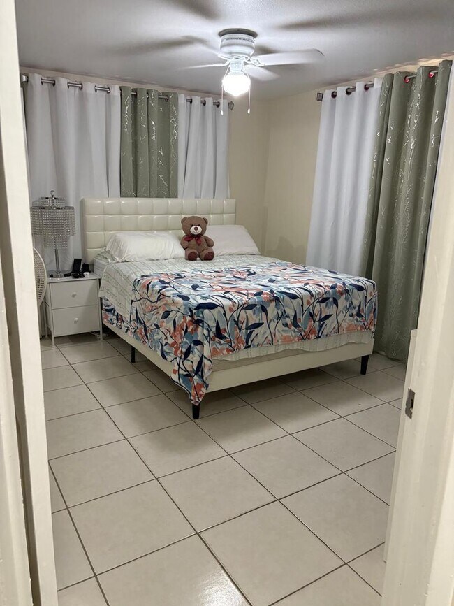 Building Photo - Move-In Ready 3BR/2BA single-Family Home i...