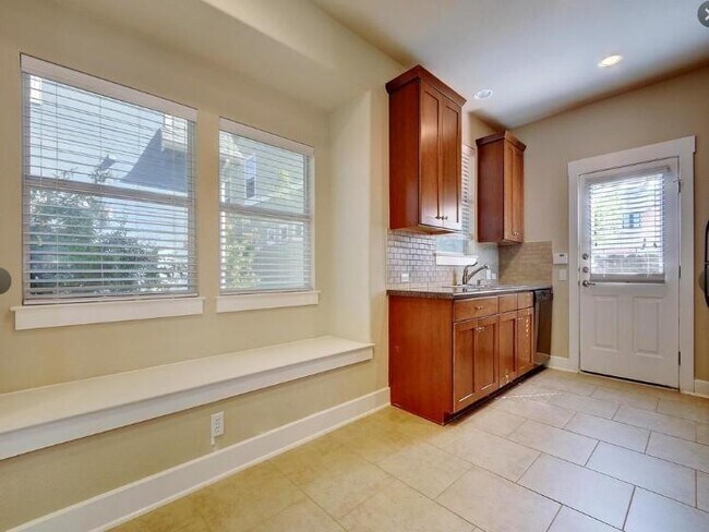 Building Photo - 1601 Miriam Ave