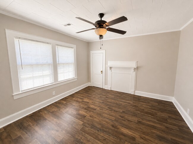 Building Photo - 406 Somers Ave