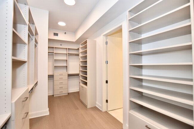 Building Photo - 60 E Randolph St