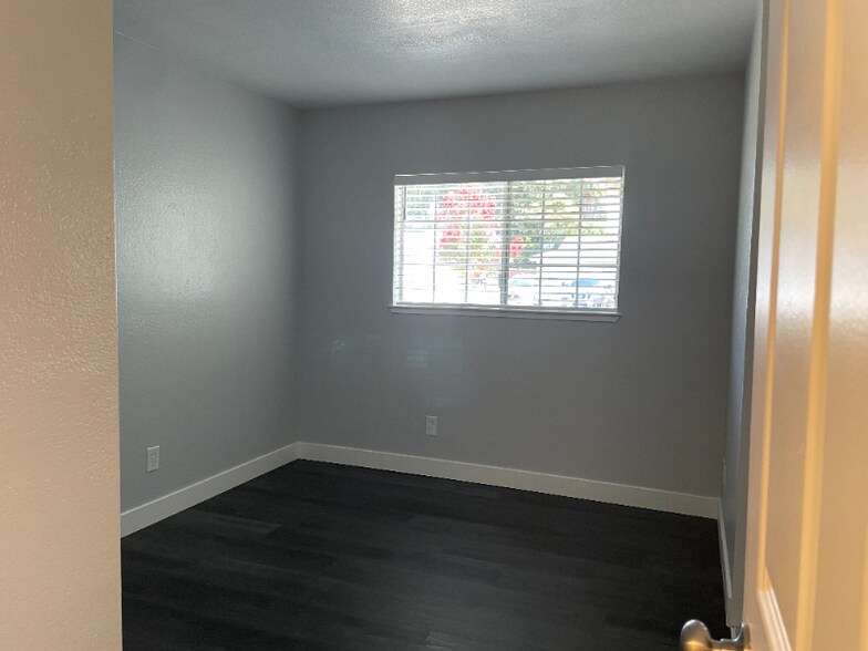 Building Photo - 8907 Amerigo Ave