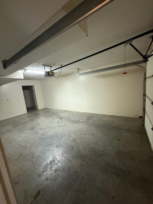 Building Photo - 61 Jade Ct