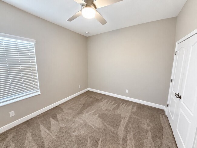 Building Photo - 5418 Silver Sun Dr