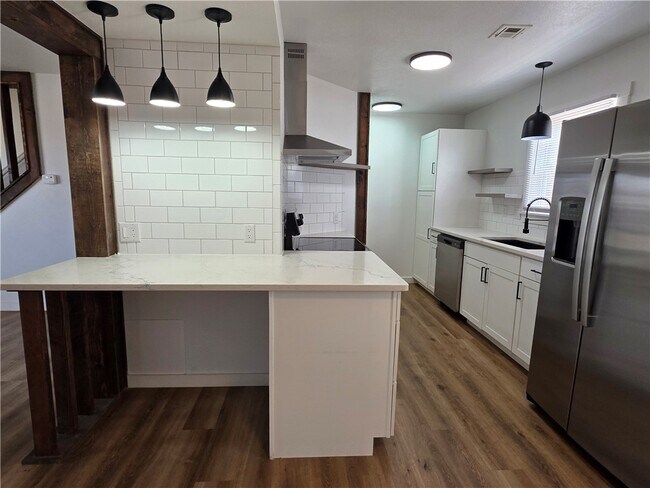 Building Photo - 2400 SE Jayel Terrace