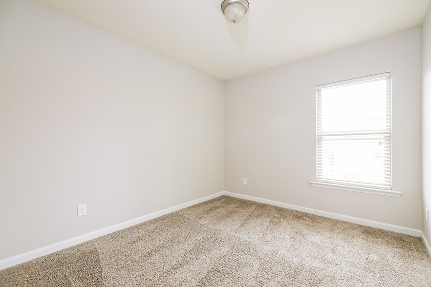 Building Photo - 1336 Ujamaa Dr