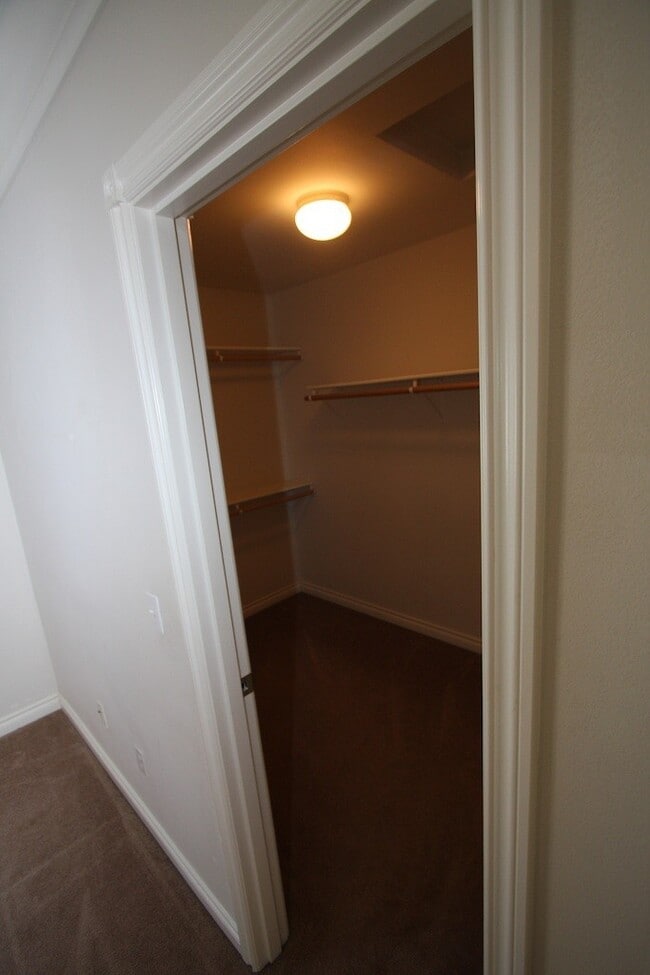 Building Photo - 1612 Beaver Pl
