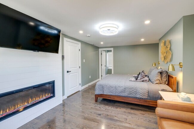 Building Photo - 500 Shelfar Pl