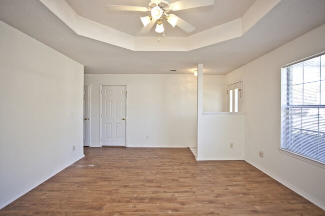Building Photo - 58B Holly Dr