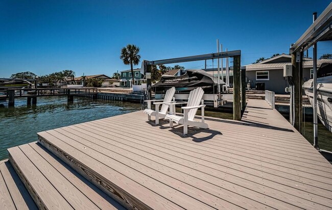 Building Photo - 2180 Dolphin Blvd S