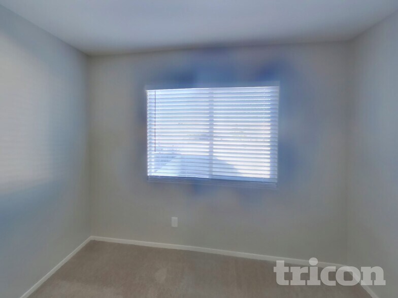 Building Photo - 8716 Honey Vine Ave