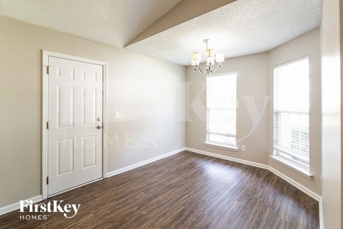 Building Photo - 165 Trickle Dr