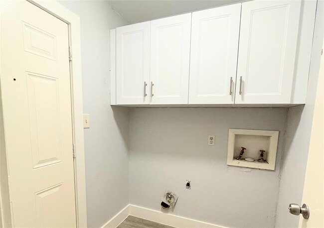 Building Photo - 10419 Quail Ridge Dr