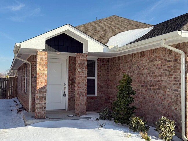 Building Photo - 3724 Apple Villas Cir