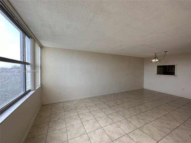 Building Photo - 1200 NE Miami Gardens Dr