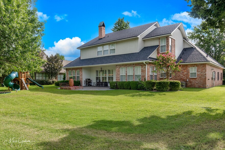 Building Photo - 316 Autumn Ridge Dr