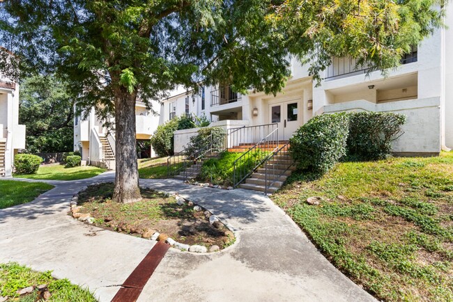 Building Photo - 2255 Thousand Oaks Dr