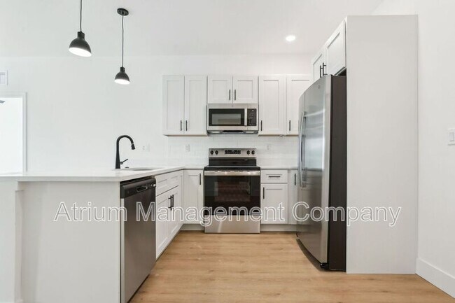 Building Photo - 221 S Bumby Ave