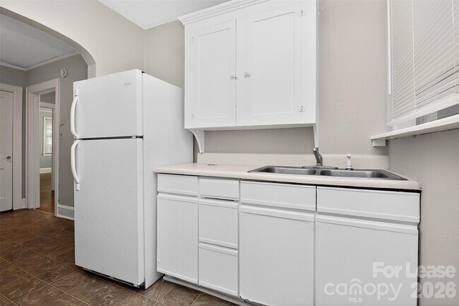 Building Photo - 1412 Park Dr