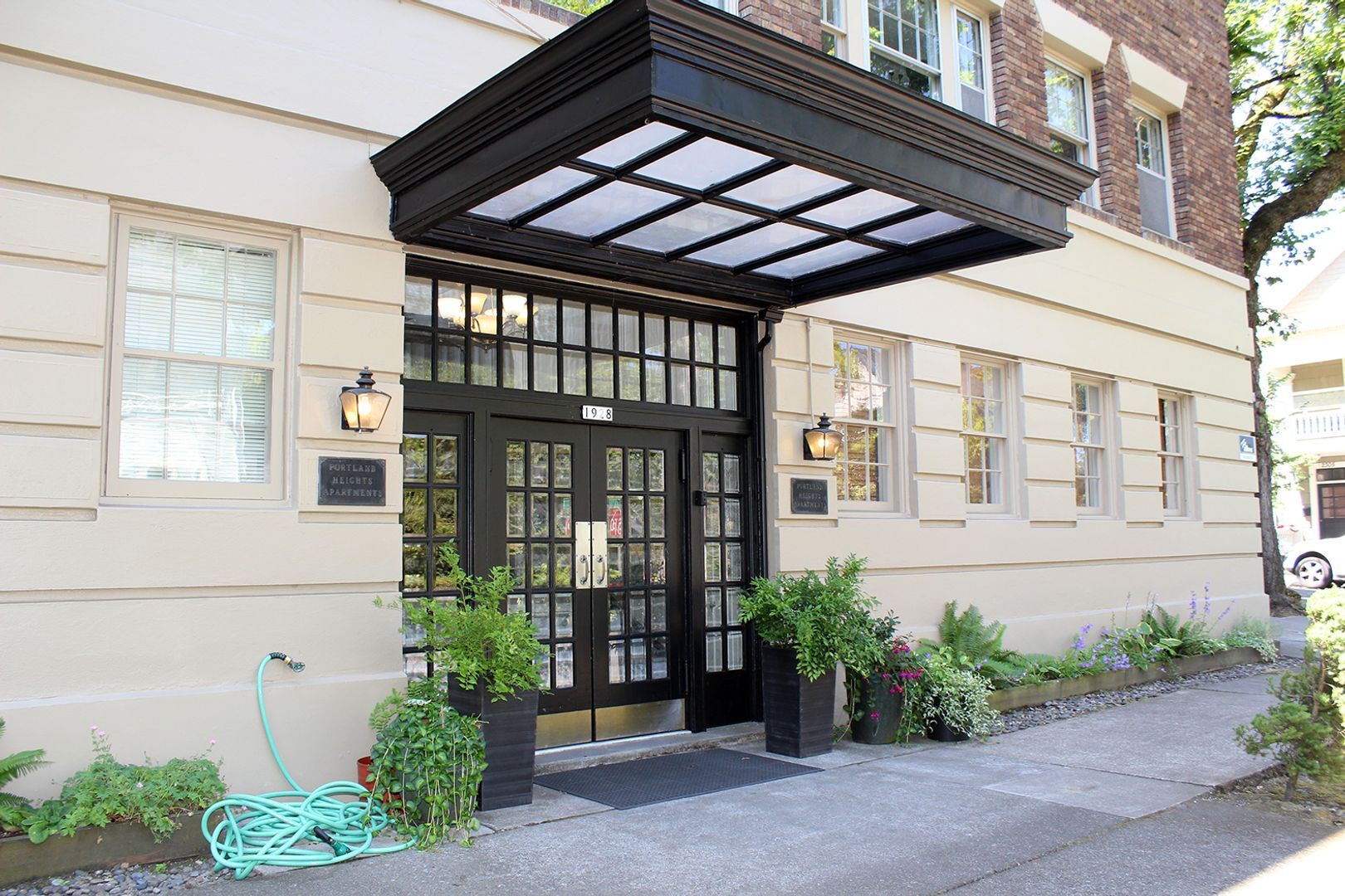 Building Photo - 1928 SW Laurel St