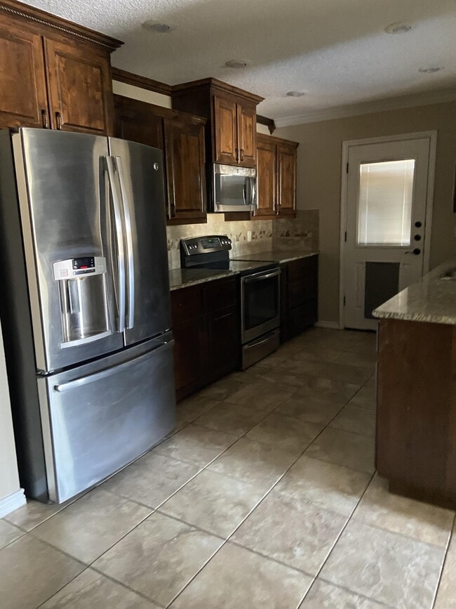 Building Photo - 1813 Yuron Trce