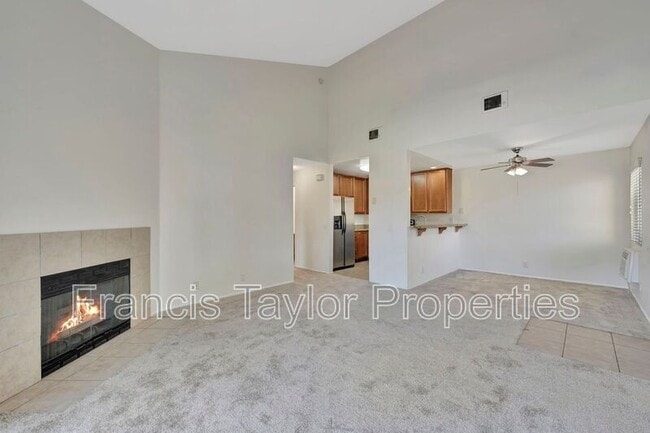 Building Photo - 225 W El Norte Pkwy