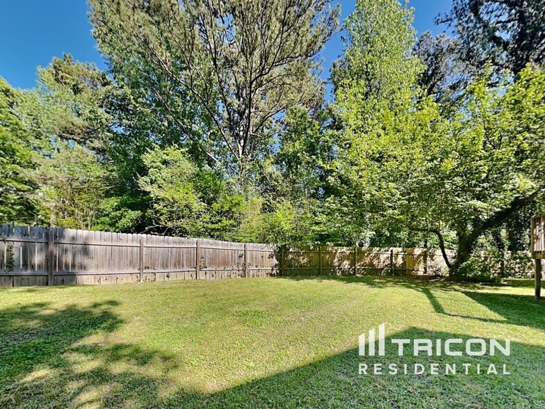 Building Photo - 4170 Summer Wood Dr
