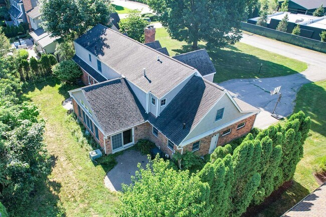 Building Photo - 1688 Northlawn Blvd