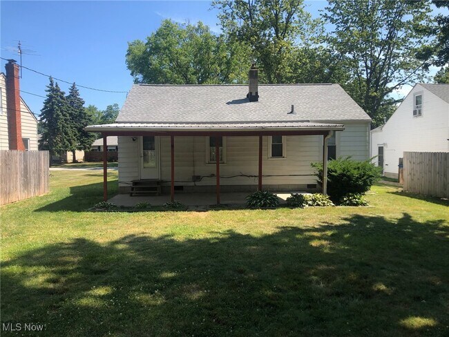 Building Photo - 920 Mannering Rd