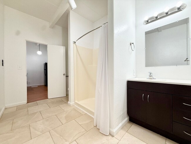 Building Photo - 525-27 S Juniper St