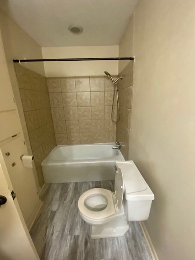 Building Photo - Renovated 3 Bedroom 2 Bath Home for Rent!