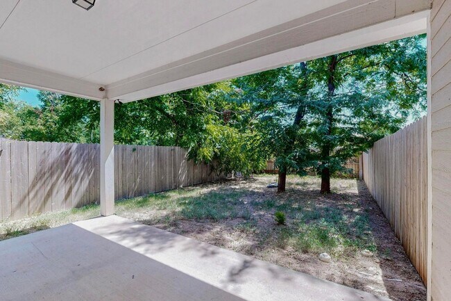 Building Photo - 1703 Ash Crescent St