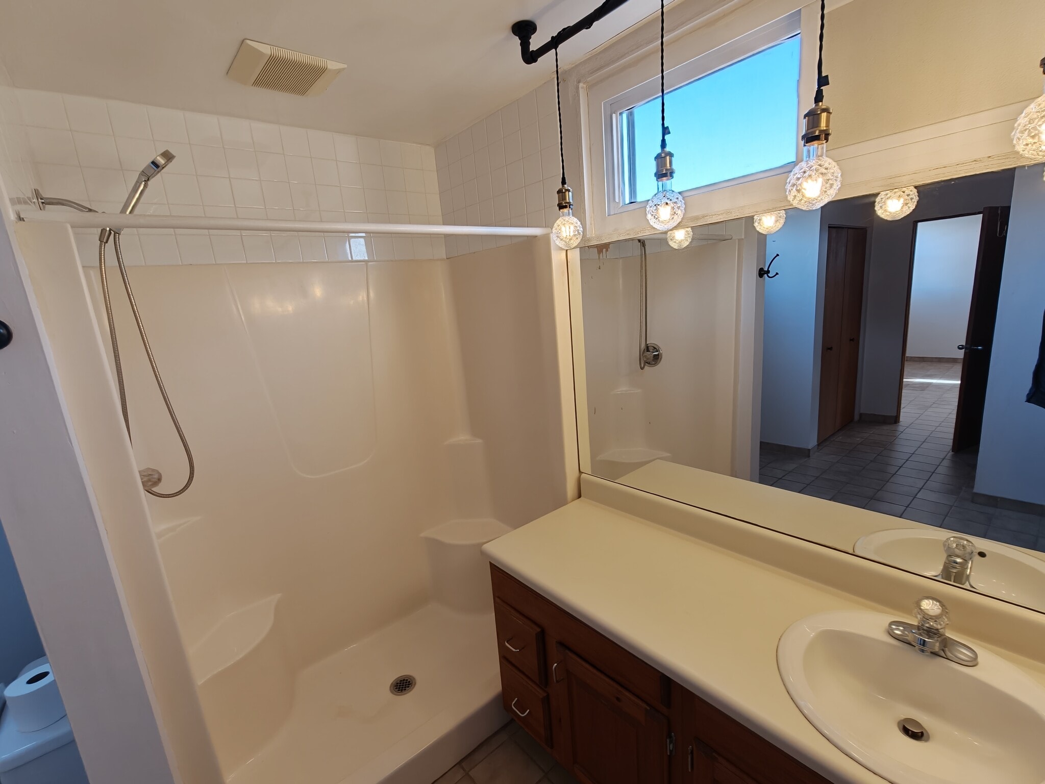 Bathroom - 39 Robertson Ave