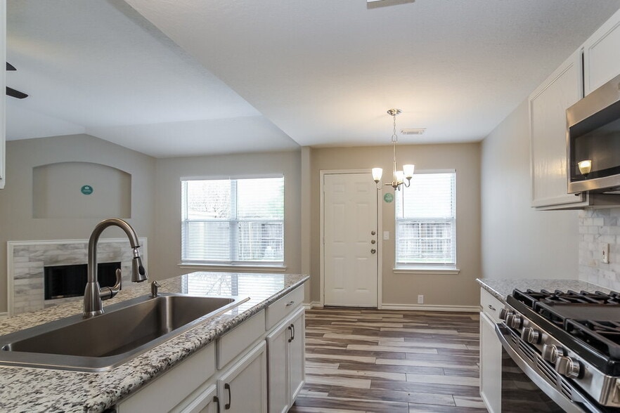 Building Photo - 18207 Trinity Knoll Way