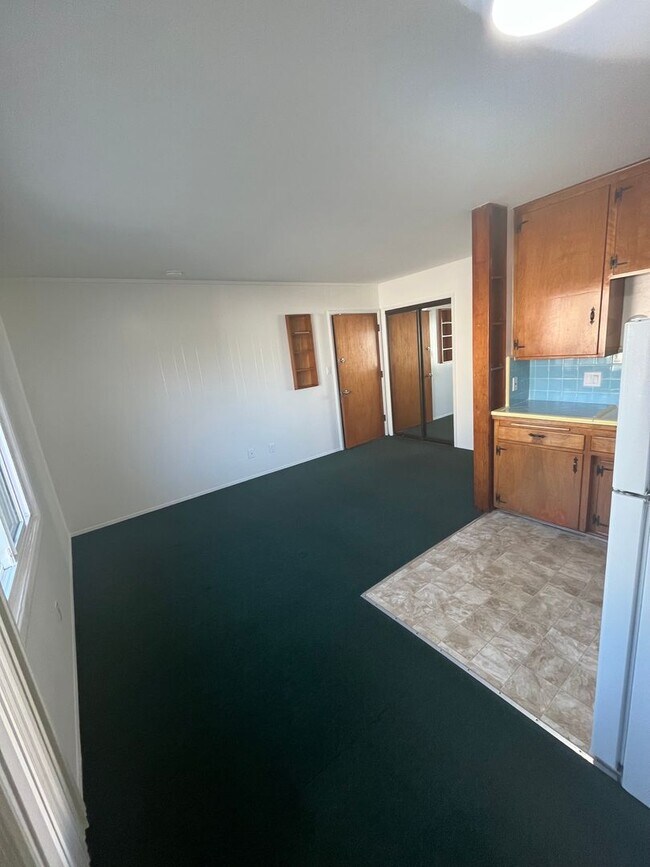 Building Photo - MISSION BEACH STUDIO APARTMENT WITH PARKIN...