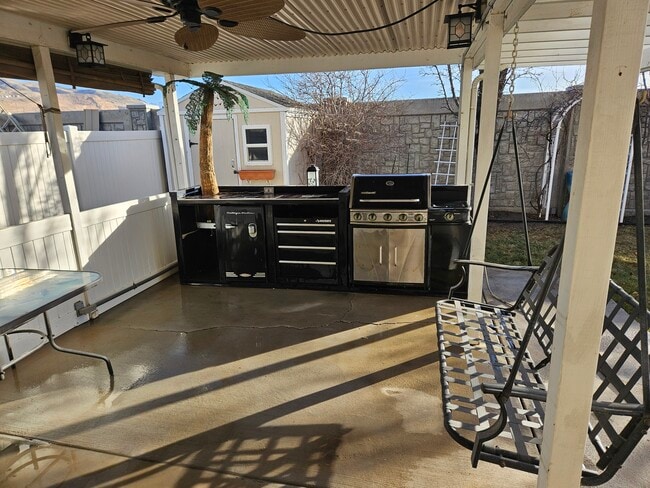 Building Photo - 1023 W Boston Ct