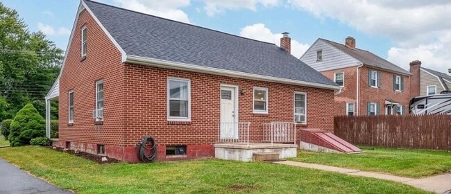 Building Photo - 923 Rohrerstown Rd