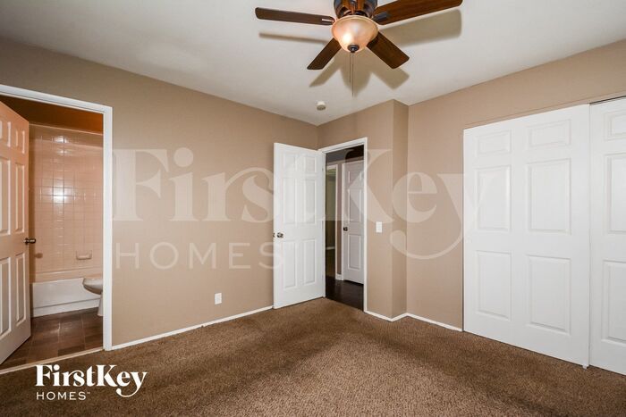 Building Photo - 620 Blackbird Dr